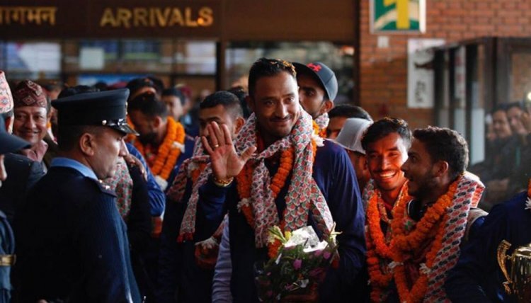 फर्कियो नेपाली टोली , विमानस्थलमा भब्य स्वागत